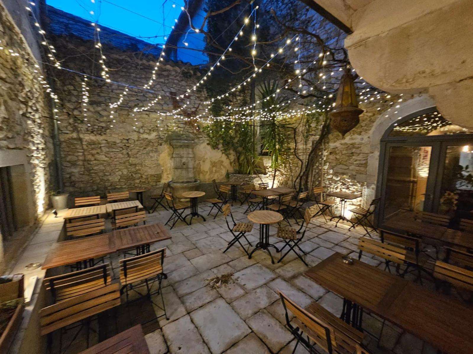Le Patio Otel Grignan Dış mekan fotoğraf