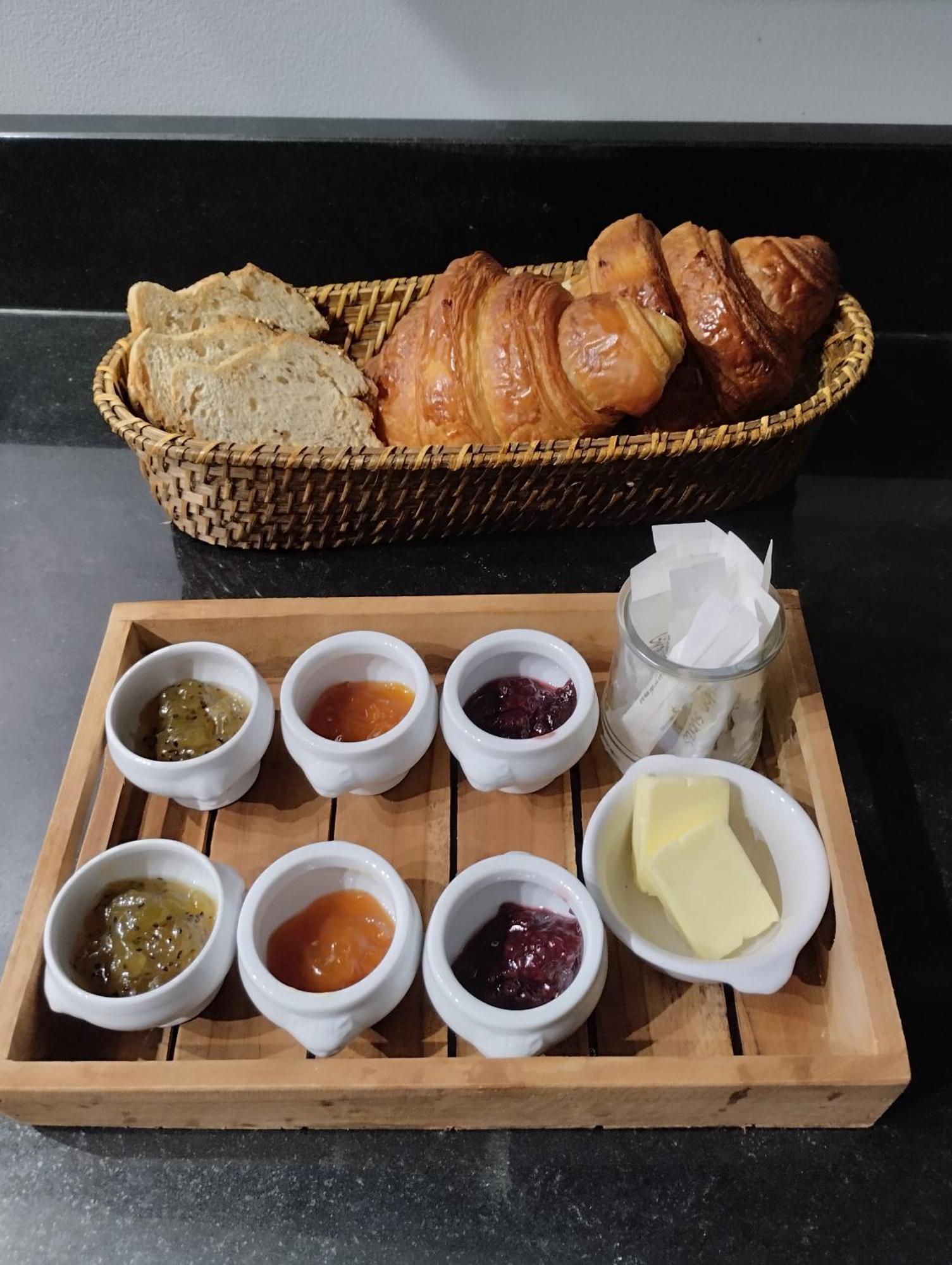 Le Patio Otel Grignan Dış mekan fotoğraf